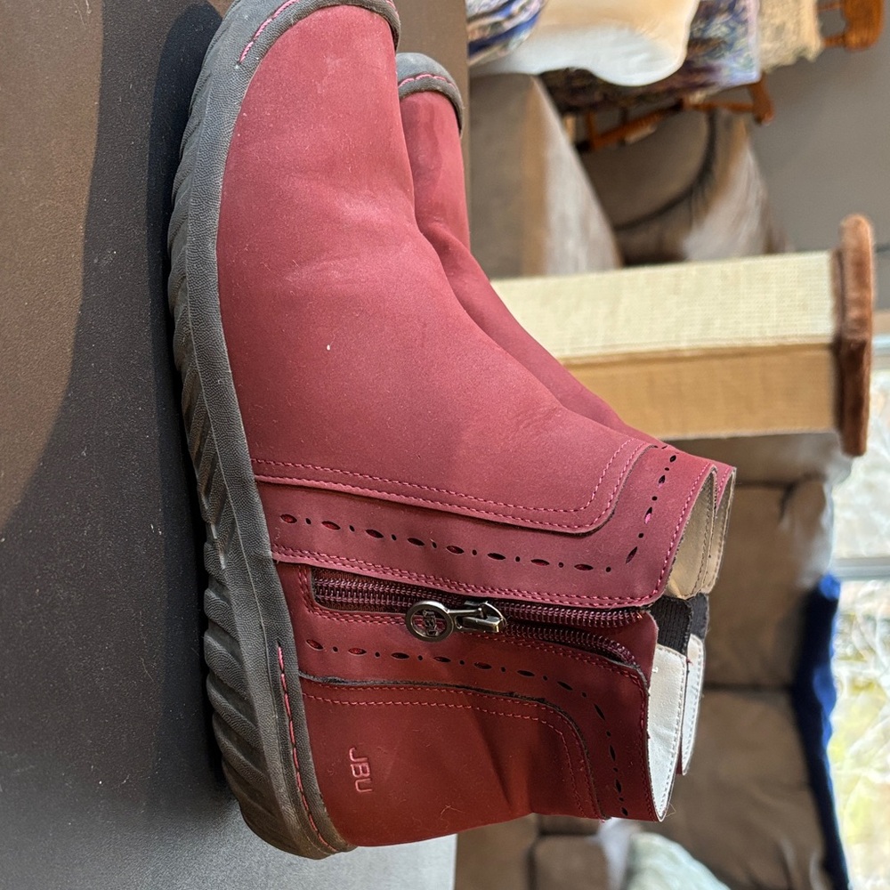 Women’s Red Boots